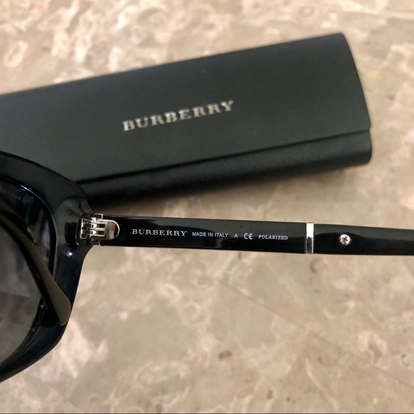 Burberry sunglasses with case - Picture 3 of 7